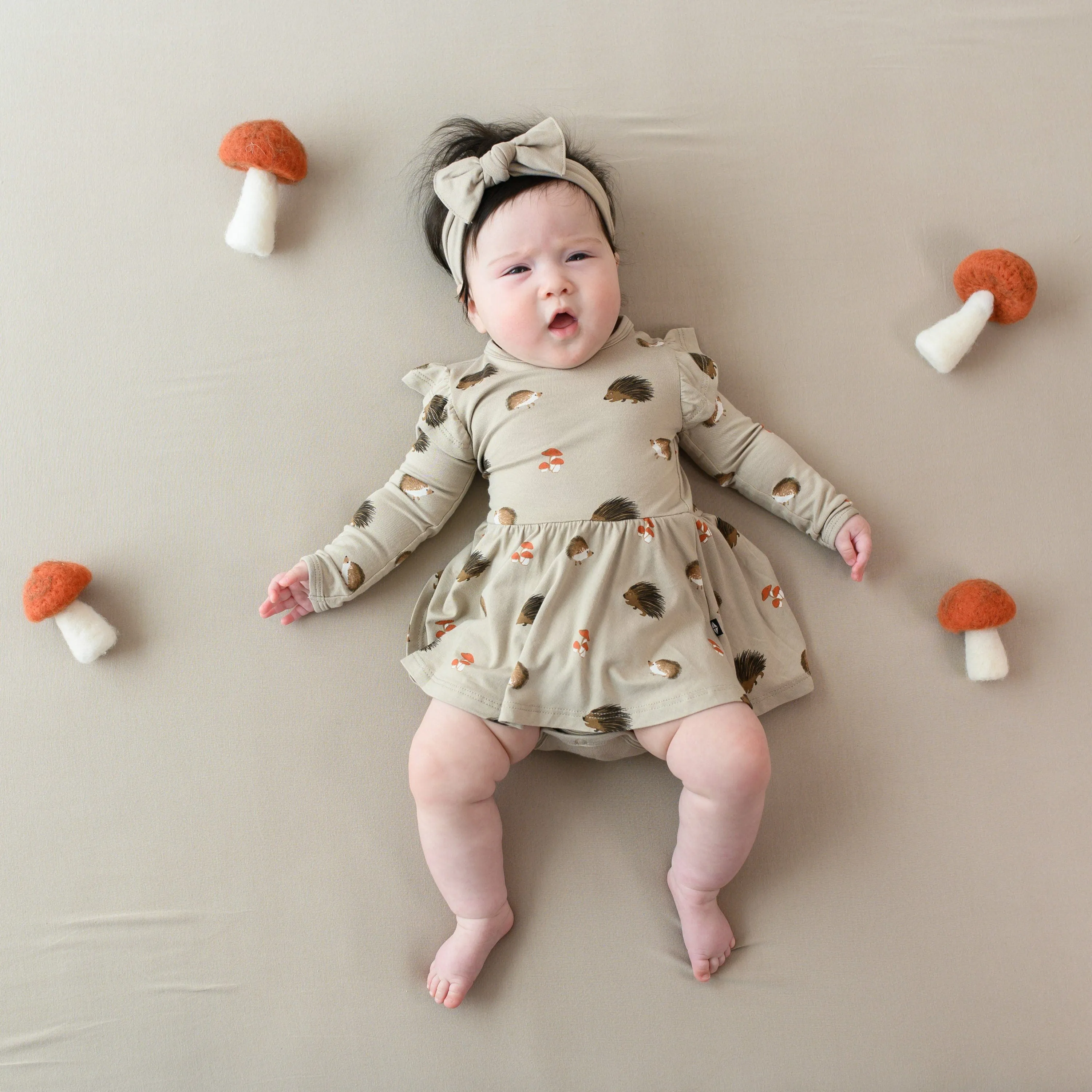Bow in Almond