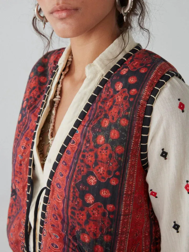 MAISON HOTEL The Paco Vest in Chez Castel
